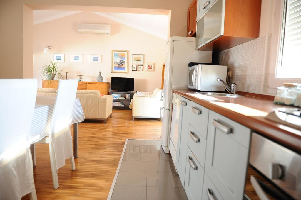 Zoe Apartment